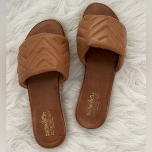 New COACH AND FOUR Quaglia Sandals Cognac Size 8